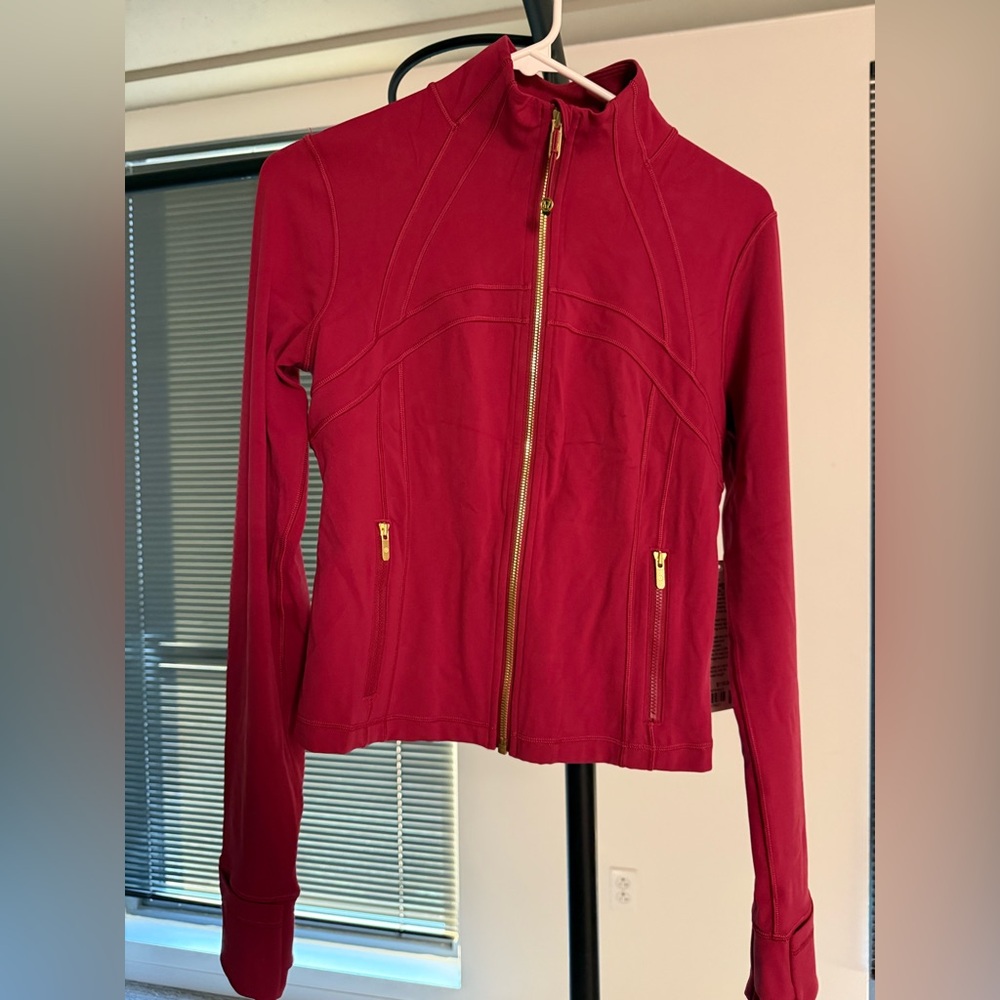 NWT Lululemon Define Cropped Jacket Nulu Magenta Smoke Gold Size 8 - Picture 3 of 7